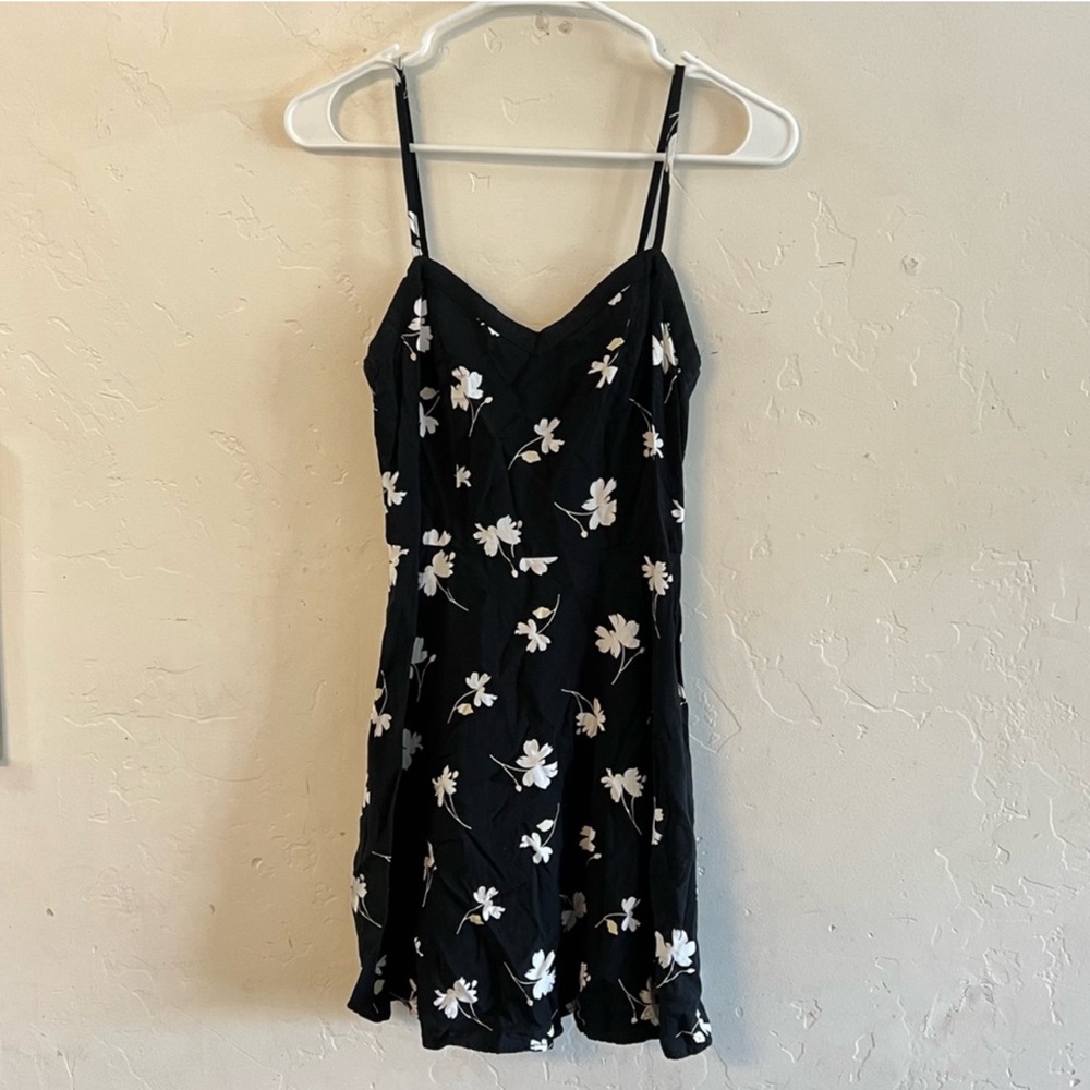 Cotton On Black & White Floral Print Smocked Back Mini Dress Extra Small